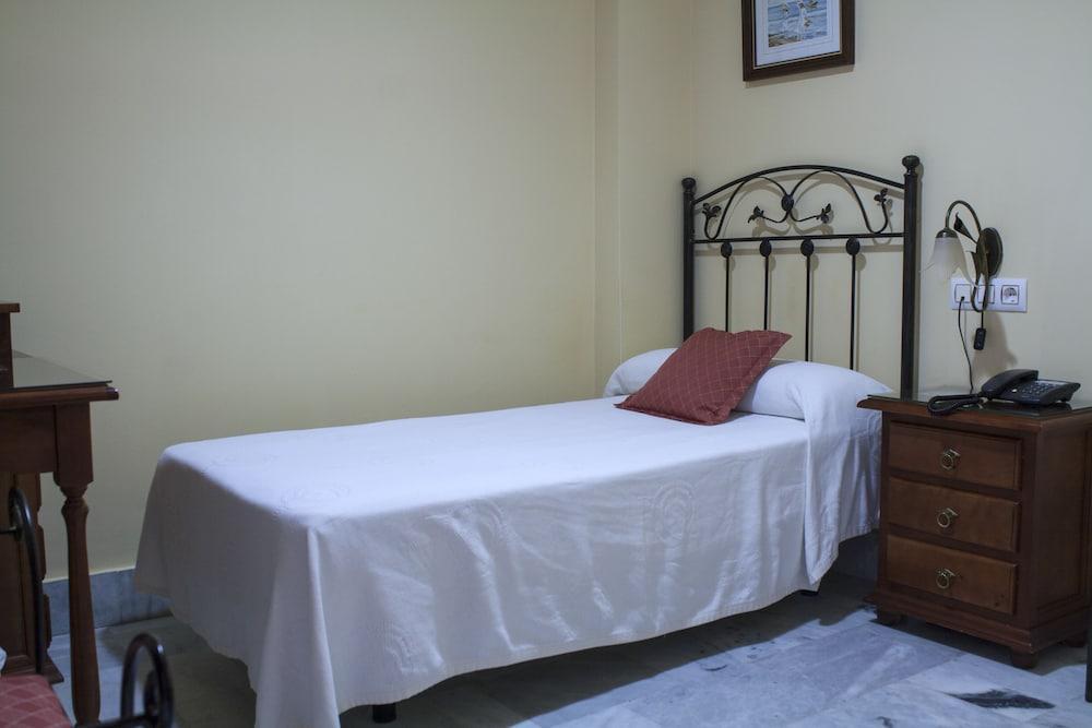 Hotel La Parrita Рота Екстер'єр фото