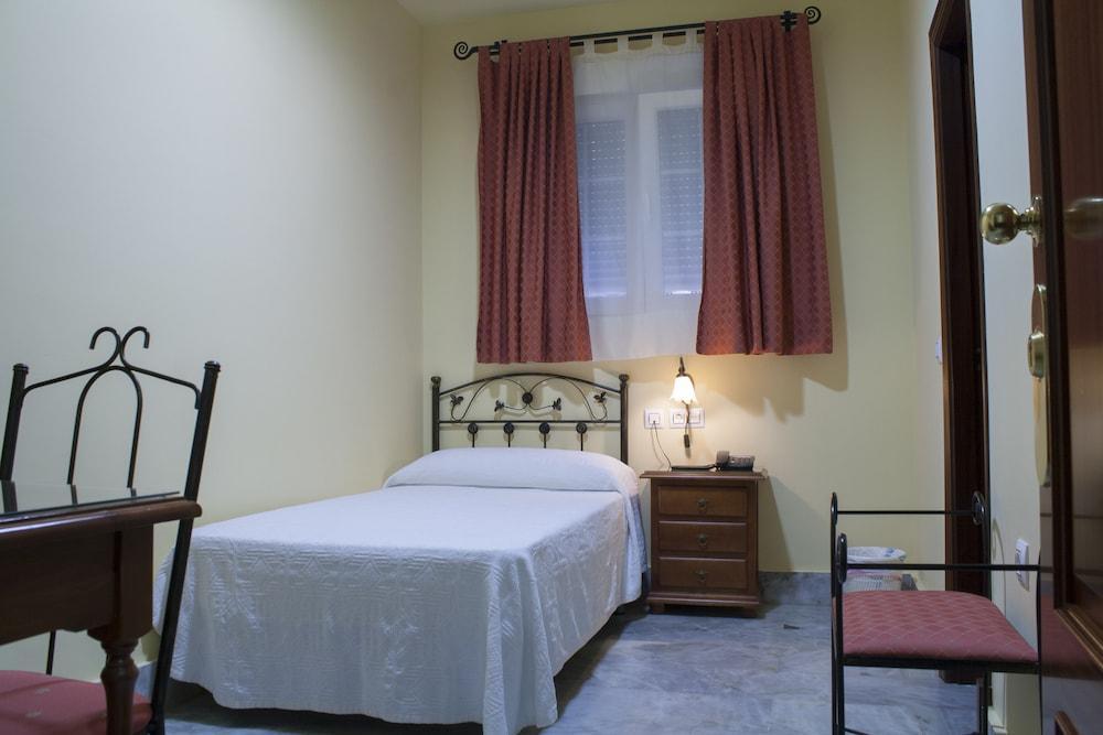 Hotel La Parrita Рота Екстер'єр фото