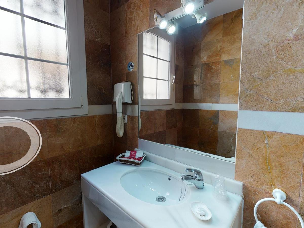 Hotel La Parrita Рота Екстер'єр фото