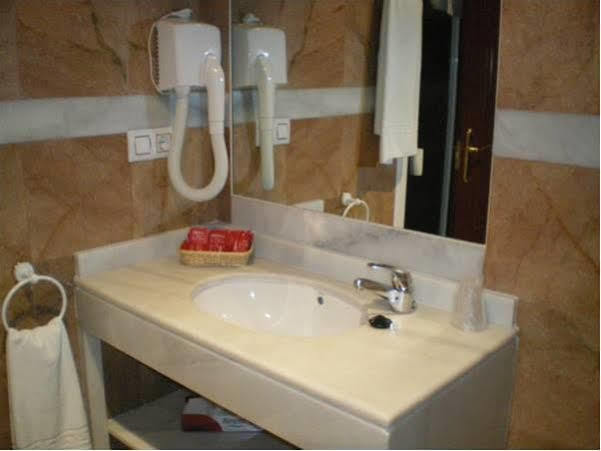 Hotel La Parrita Рота Екстер'єр фото